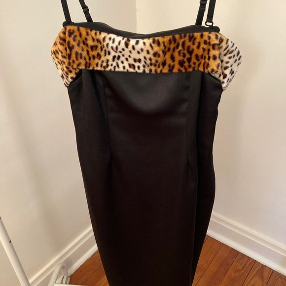 Pinup Couture Stephanie Wiggle Dress, Black with Faux Fur Trim, Size Medium - Picture 2 of 9